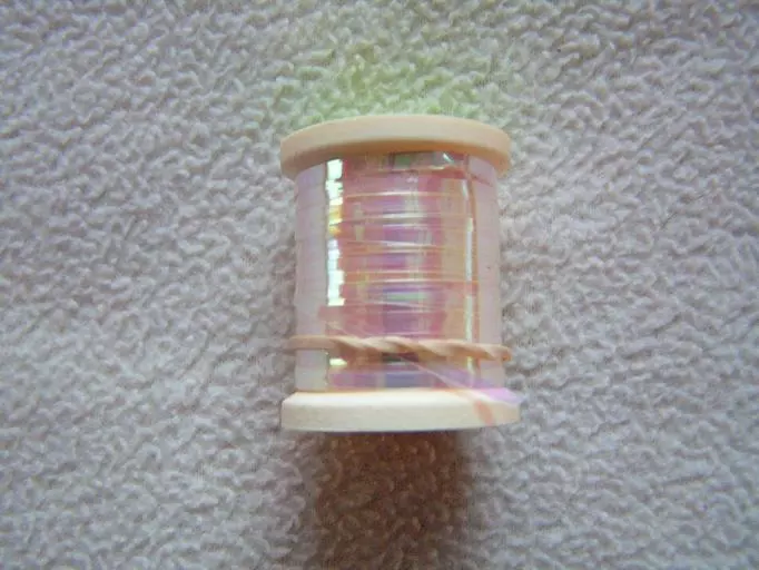 Danville Mylar Tinsel, Väri:Helmiäinen 3 Danville Mylar Tinsel, Väri:Helmiäinen