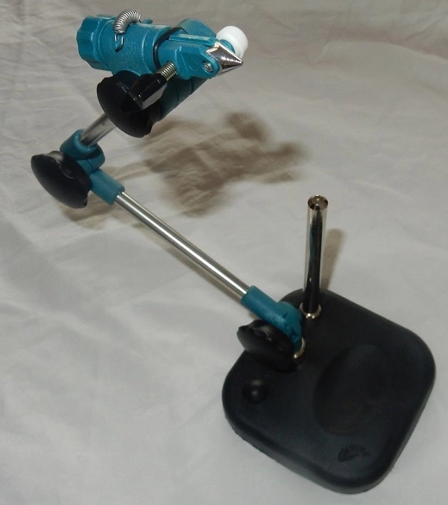 Stonefly -perhopenkki Pöytäjalustalla 3 Stonefly -perhopenkki Pöytäjalustalla