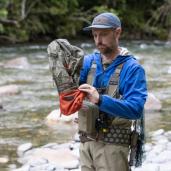 Simms Flyweight Access Fishing Pack -Talvikalastus Myyntikauppa flyweightshelljkt