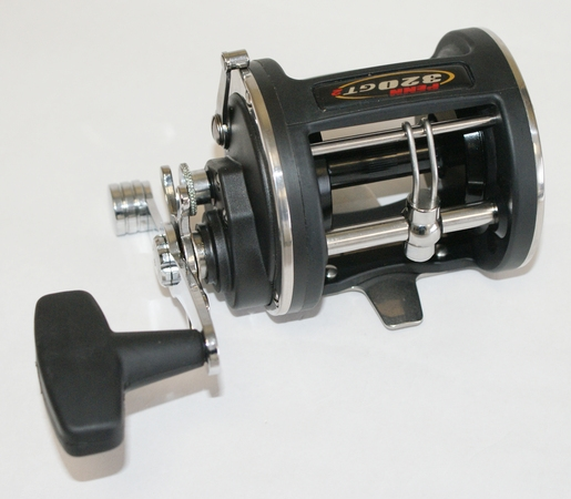 Penn 320GT2 Level Wind –hyrräkela+ Siima 0,45mm 3 Penn 320GT2 Level Wind –hyrräkela+ Siima 0,45mm