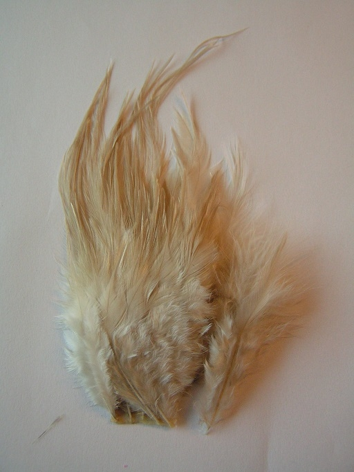 Ausable Hackle -pintaperhosatulan Palanen, Väri:Kerman Valkoinen 3 Ausable Hackle -pintaperhosatulan Palanen, Väri:Kerman Valkoinen